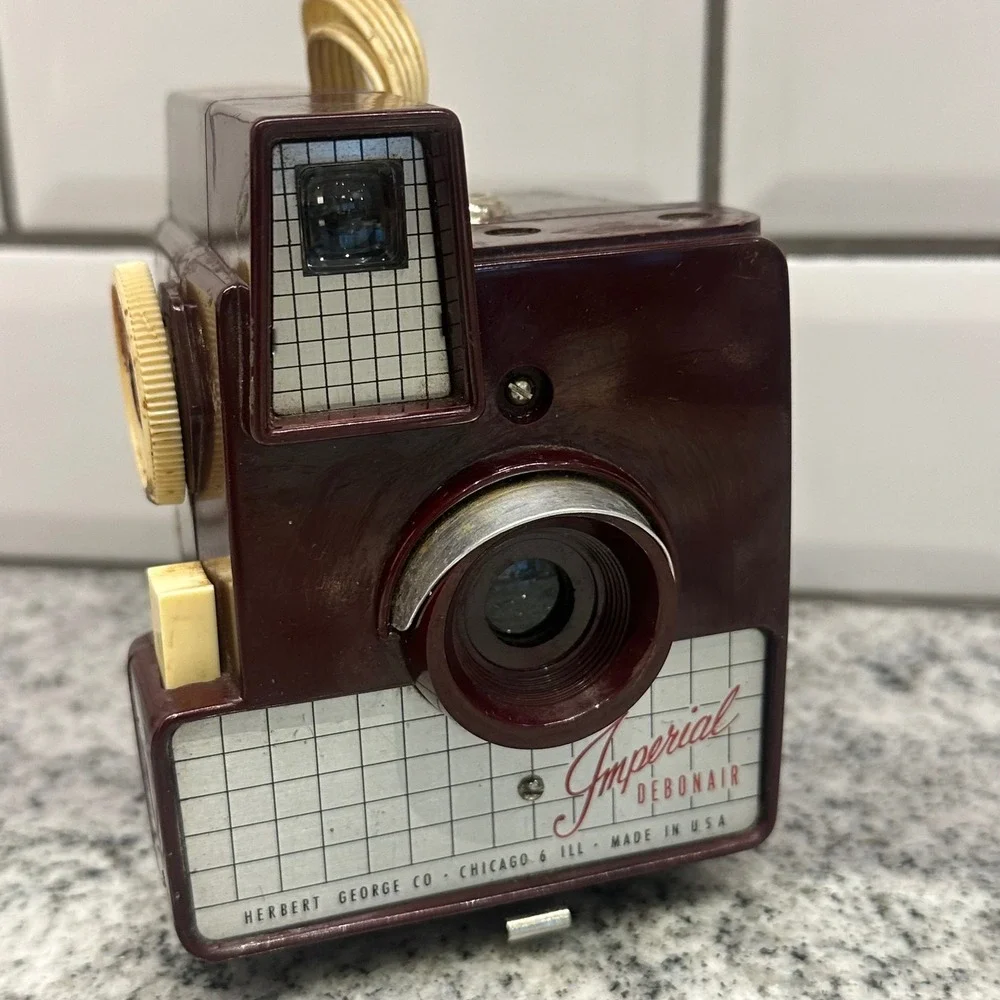 Imperial Debonair Camera Maroon Bakelite Vintage 620 Film MCM Prop Untested